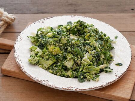 バジル風味のブロッコリーサラダ