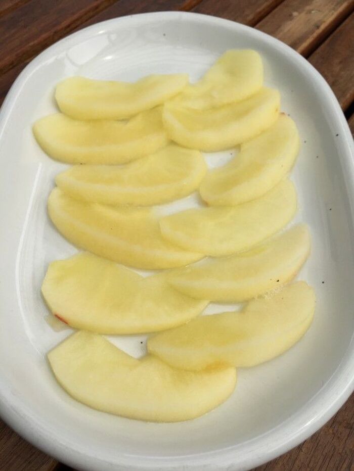 冷凍パイシートの解凍とリンゴをチン