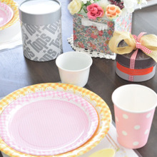 紙皿や紙コップでカジュアルにかわいく!スイーツ持ち寄りパーティー