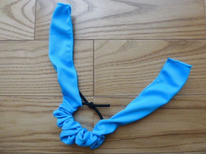 ヘアゴムを通す