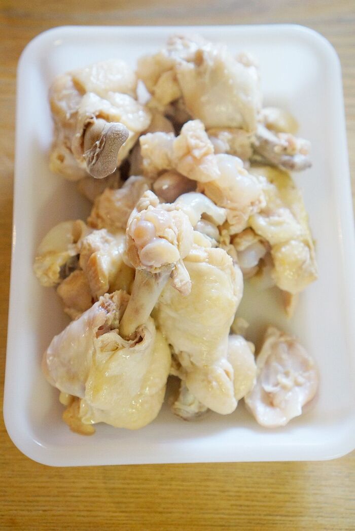 手順2.鶏肉だけを取り出します