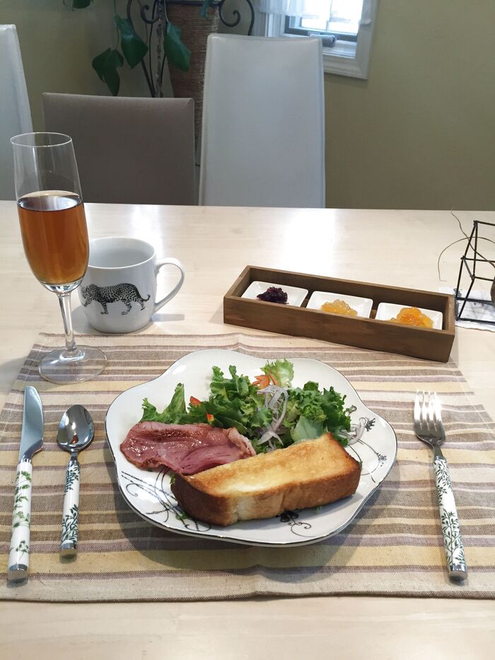 セリア木製トレーと豆皿でテーブルをオシャレに