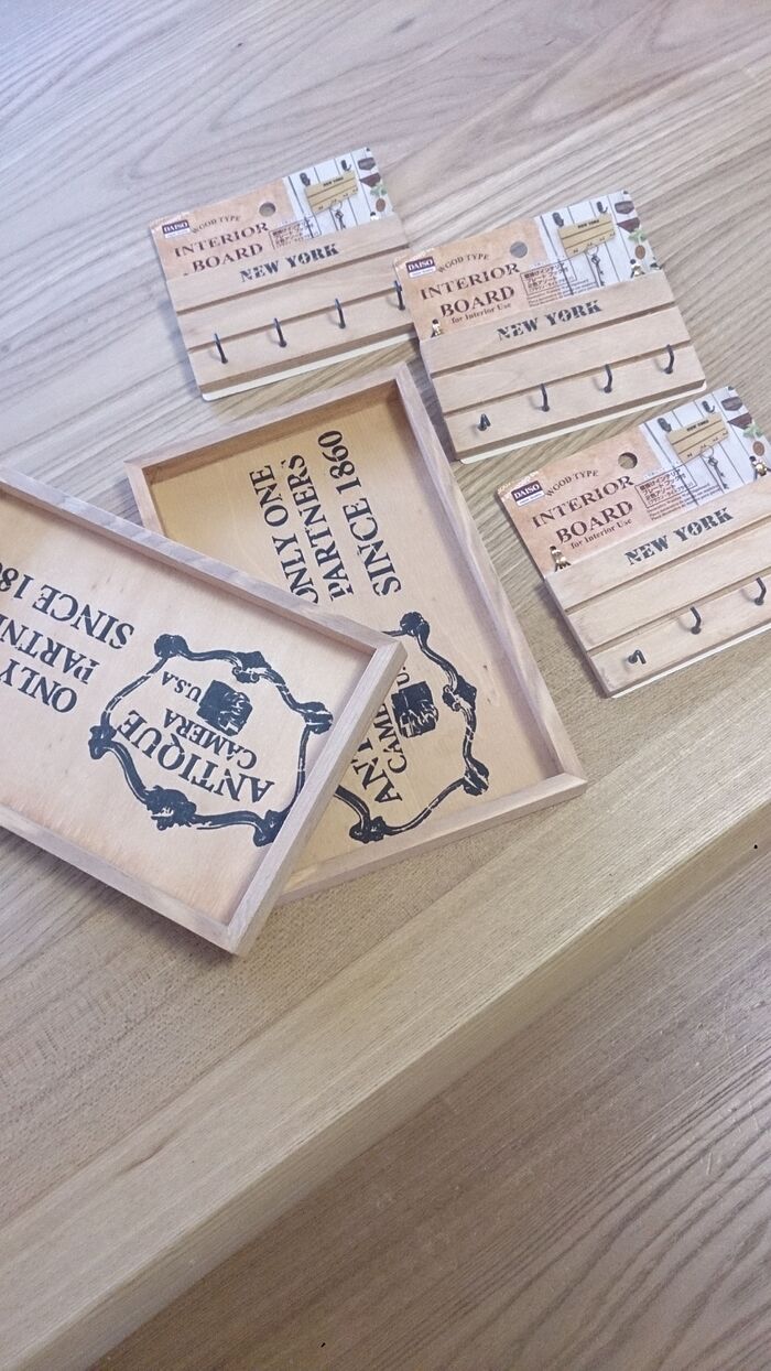 トレーとフック付きプレートに色を塗る