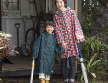 梅雨の時期も親子でオシャレに!雨の日が楽しくなるレインコートが登場です♪
