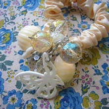 ハンドメイドで素敵に!バタフライのキラキラシュシュ