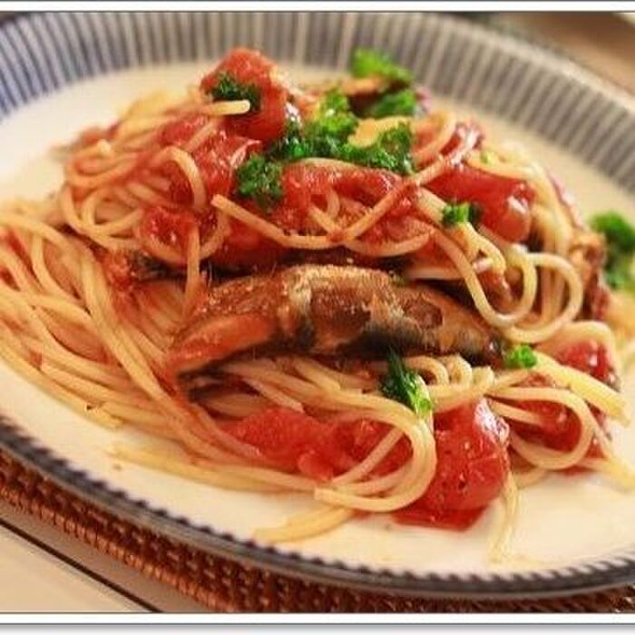 イワシの梅煮のリメイク♪イワシの梅煮*トマトソースパスタ☆