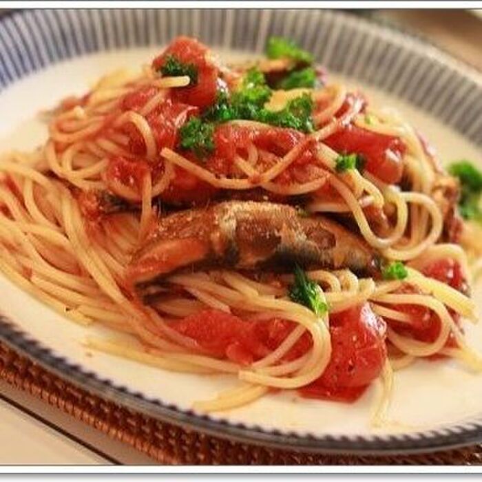 イワシの梅煮のリメイク♪イワシの梅煮＊トマトソースパスタ☆