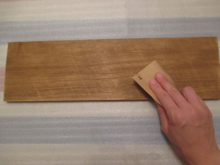 ④やすりがけをする。