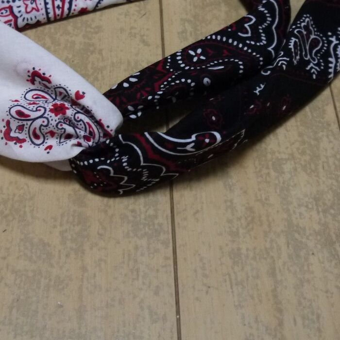 2色を交差させて端を縫って完成