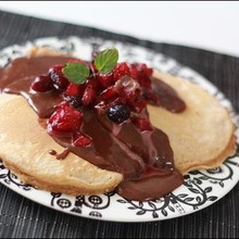 ミックスベリー&板チョコで♪シナモン風味のふわふわパンケーキレシピ☆