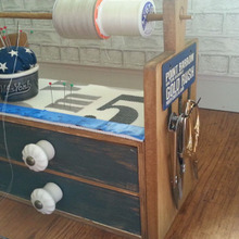 100均で持ち運びもできてミシンがけも楽になるカフェ風収納ラックをDIY!