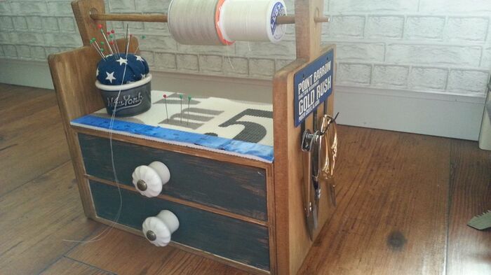 100均で持ち運びもできてミシンがけも楽になるカフェ風収納ラックをDIY!