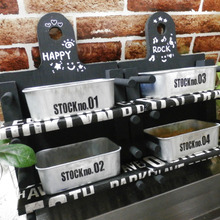 100均のカッティングボードとディッシュスタンドでキュートなキッチンラック♡