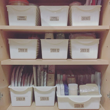 食器棚下の収納スペースもスッキリ