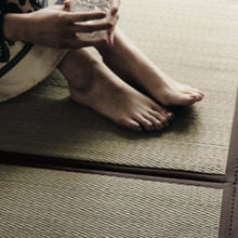 集中力アップにも効果アリ!? じめじめした季節を快適に過ごす。天然素材の「い草」がいい理由4選。