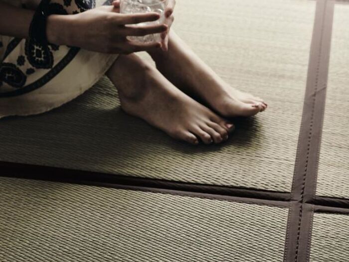 集中力アップにも効果アリ!? じめじめした季節を快適に過ごす。天然素材の「い草」がいい理由4選。
