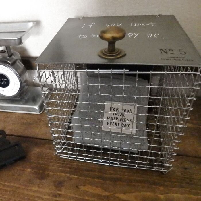セリアのプレートとダイソーの焼き網でおしゃれな収納ボックスをDIY!!