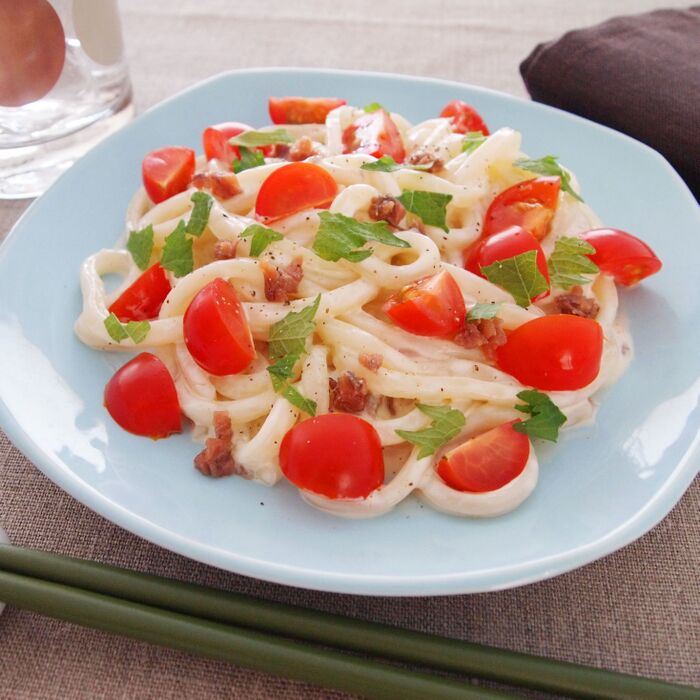 和えるだけ!初夏に食べたい麺レシピ「アンチョビトマトうどん」