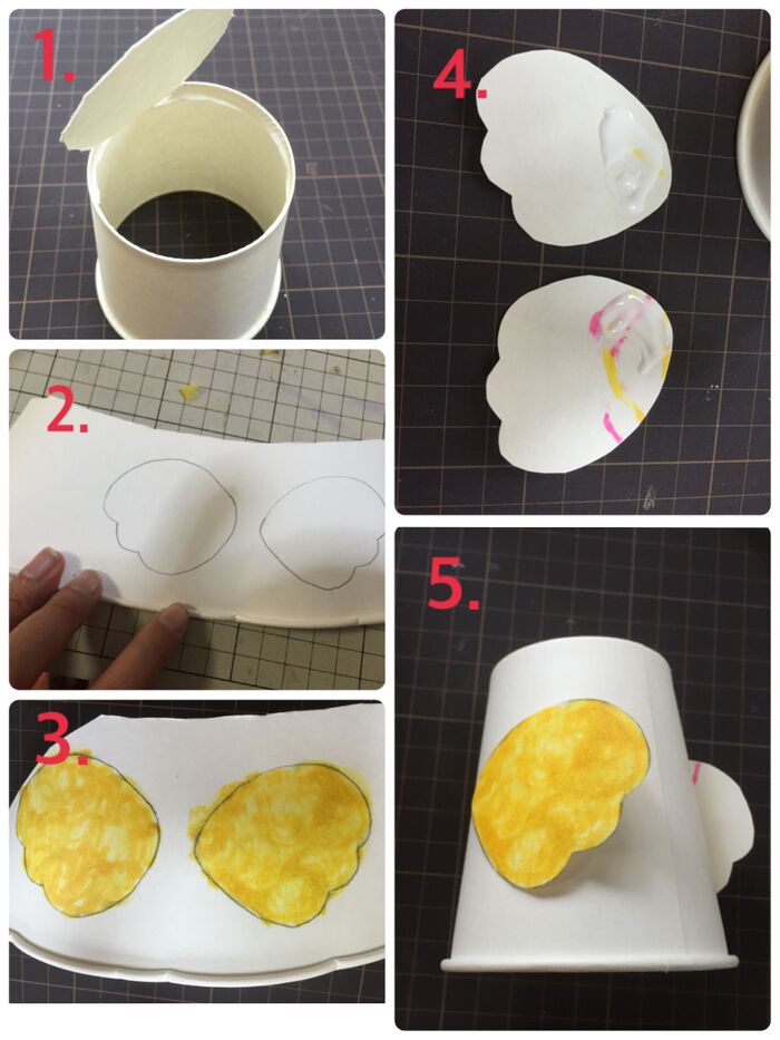 紙コップの底を抜き