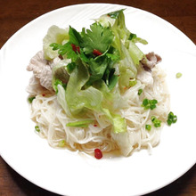 茹で豚肉でヘルシーに!エスニックそうめん