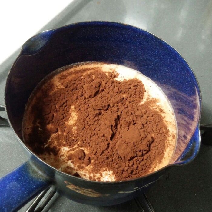 ①鍋にチョコ、ゼラチン以外の材料を入れて火にかける