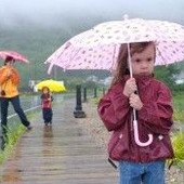 事故になって後悔する前に!教えておきたい子どもの傘マナー