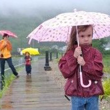 事故になって後悔する前に!教えておきたい子どもの傘マナー