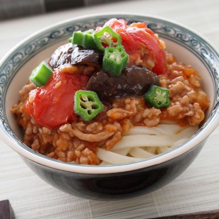 旬のトマトで夏うどん♪「トマなす麻婆うどん」