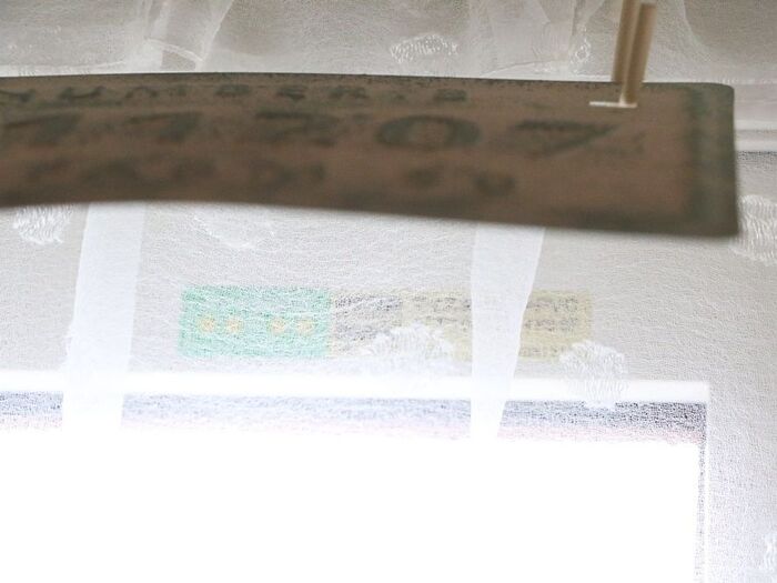 見せたくないものをセリアのプレートで隠す