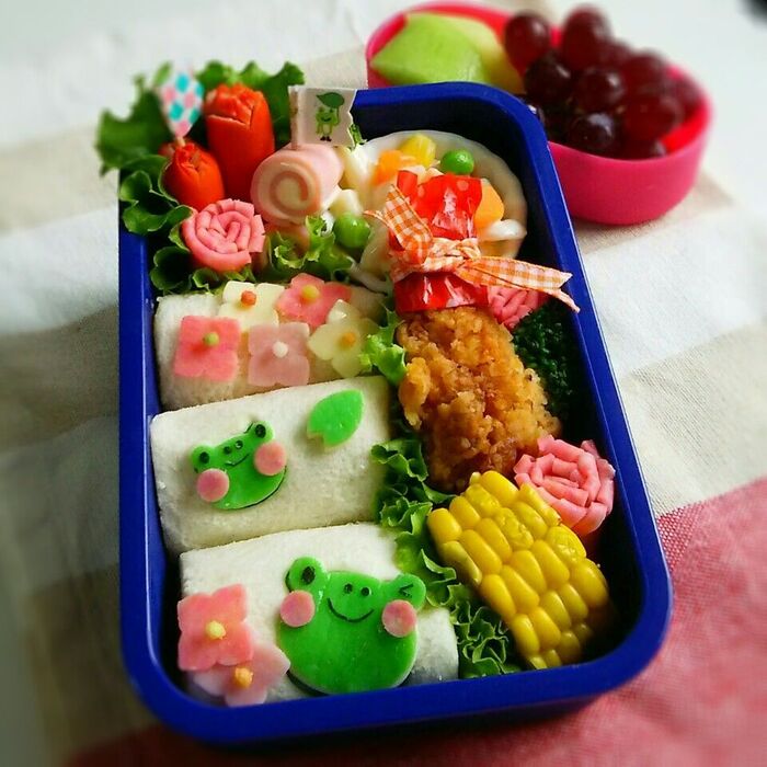 キャラ弁♡カエルちゃんロールサンド