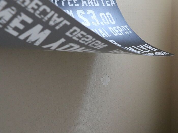 壁の傷はセリアのマットで簡単に隠す!