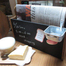 100均ハンドメイド!カッティングボードで優秀な!リモコン&新聞収納!