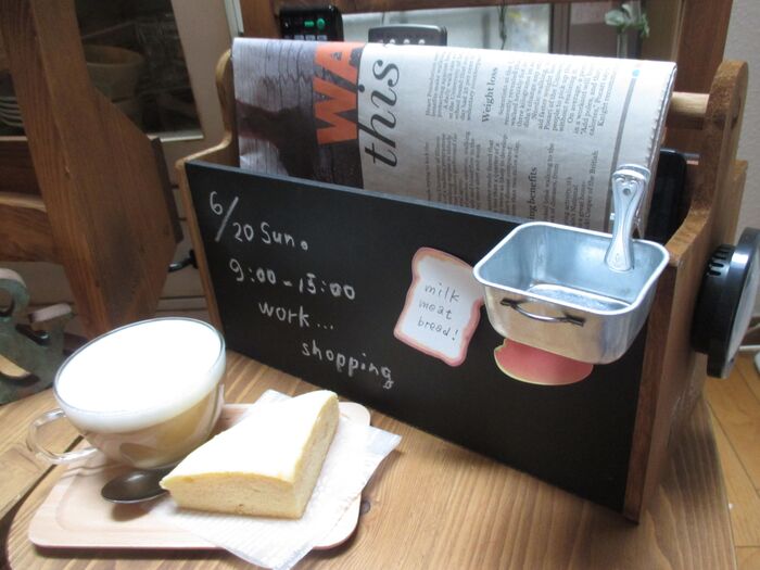 100均ハンドメイド!カッティングボードで優秀な!リモコン&新聞収納!