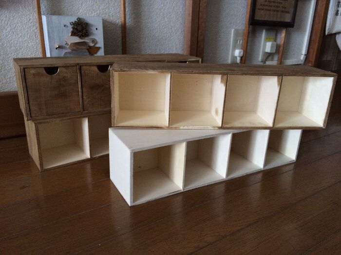 ウッドボックスにワトコオイルを塗ります