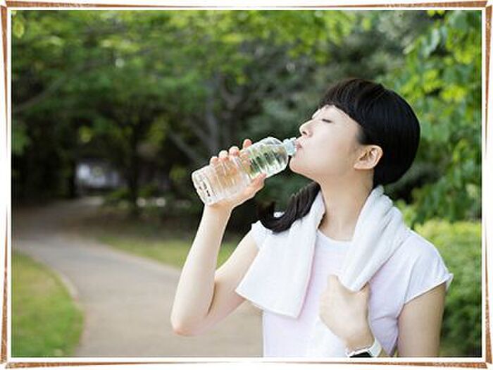 紫外線を浴びたら、まず水を飲むのが鉄則!