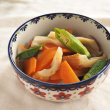 子供もおかわり♪にんじんと竹輪とオクラのこってりきんぴら