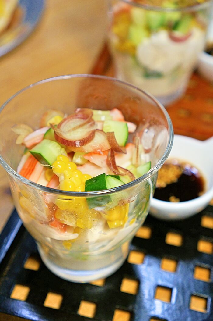 火を使わない簡単前菜!夏野菜の豆腐サラダパフェ☆