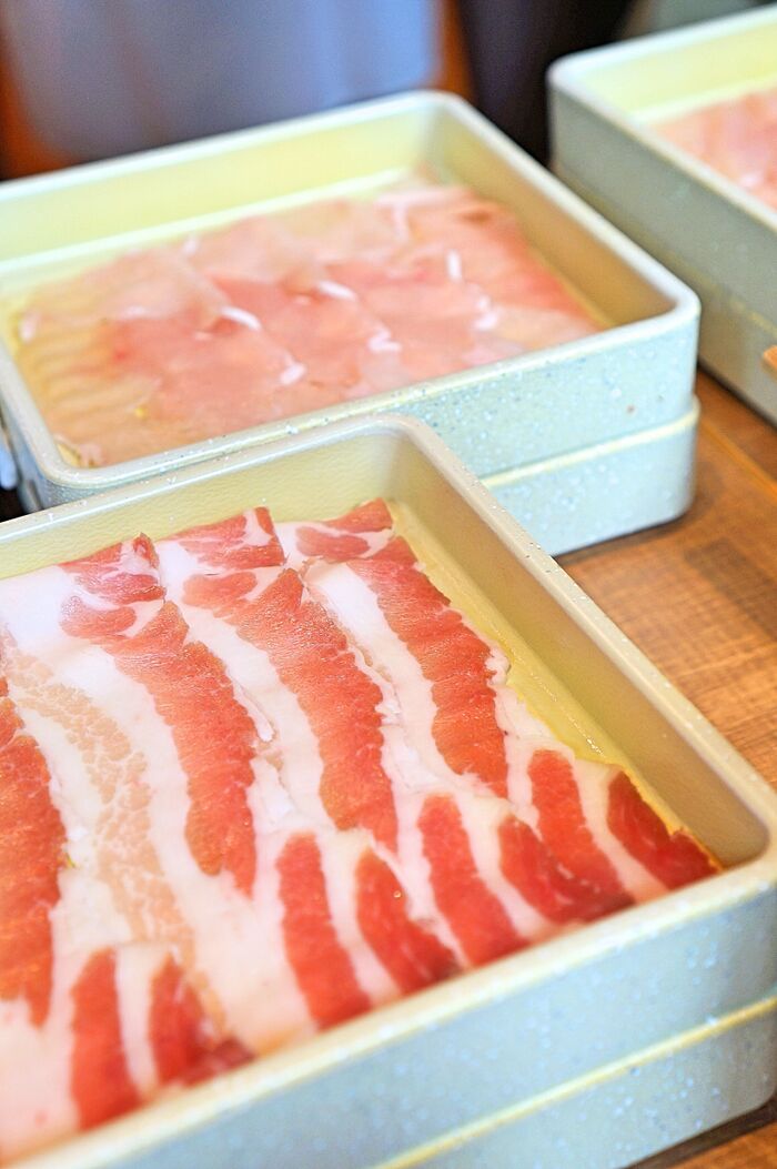 お肉は鶏肉と豚肉