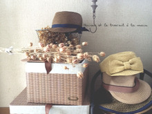 ダンボールをDAISO壁紙シートで籐カゴ風に。