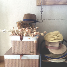 ダンボールをDAISO壁紙シートで籐カゴ風に。