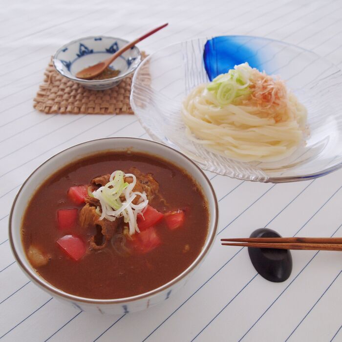 つけ麺でガッツリ！「トマトカレーのつけうどん」