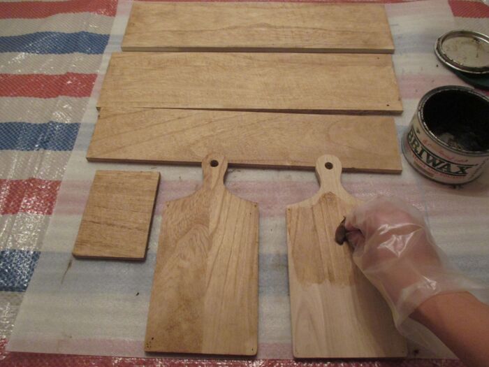 ③ワックスをぬる。