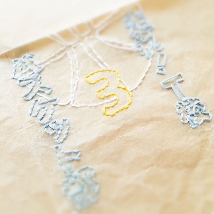 刺繍をする