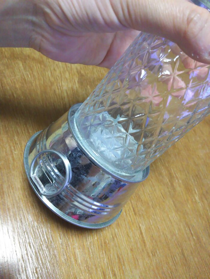 ②メイソンジャーにブリキバケツを取りつけます。