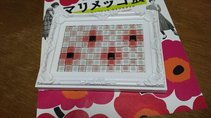 100均DIY~マリメッコ風【フォトフレームガラスタイルトレイ】