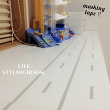 マスキングテープで棚の上に高速道路を作ってみました
