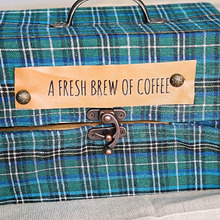 使わなくなったランチョンマット1枚で!木箱に貼るだけトランク型収納BOX!