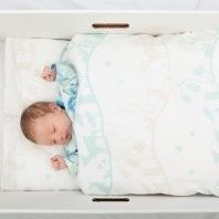 フィンランドの赤ちゃんは「箱」で眠る！？日本でも買えるようになった話題のボックス