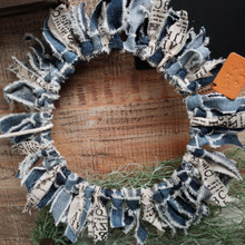 材料費108円!思い出服リメイクで素敵なリースに