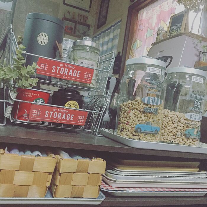 セリアのかごで♪袋をすっきり収納してカウンターをcafé風に☺︎